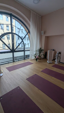 YOU GLOW Yoga & Womanhood Mitte