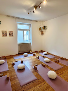 Nina Luna Yoga
