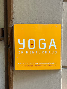Yoga im Hinterhaus