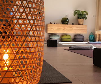Namylie Yogastudio in Wiesbaden, für Erwachsene, Kinder und Jugendliche.