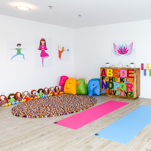 POP KIDS YOGA Studio