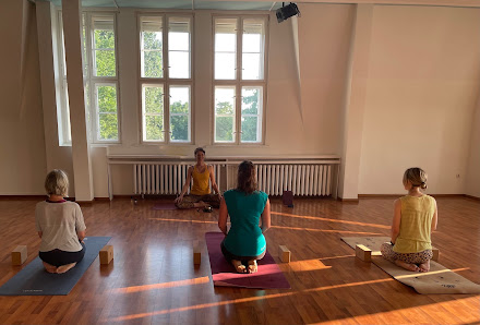 Yoga by Gabriela Schatton - Berlin Karshorst / Prinzenviertel - Anusara Inspired Yoga