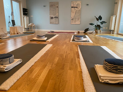 Movement of Love - YOGA, ZEREMONIEN, SEMINARE
