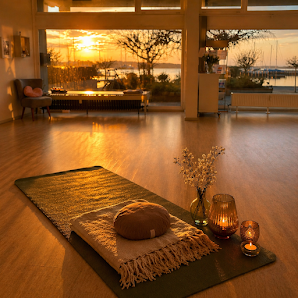 Meeresleuchten, Yoga am Meer