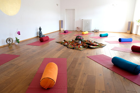 Satya Yoga - Yogastudio Kassel - Kurse und Ausbildungen