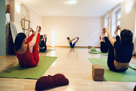 Yoga auf Russisch & English - Makhina| Dresden
