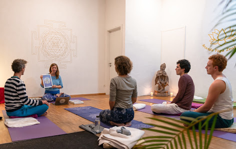 Akademie für traditionelles Yoga