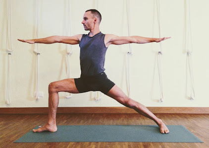 Iyengar Yoga Freiburg | Daniel Weidenbusch