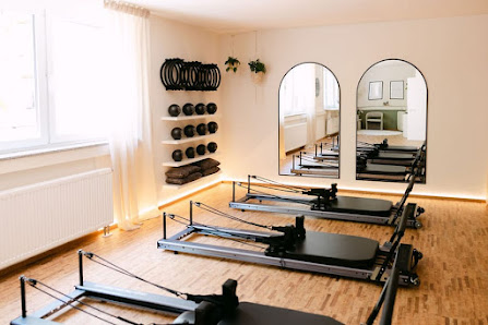 PHYSIO PILATES CONCEPT • Dein Studio • Pilates Matte & Reformer • Yoga
