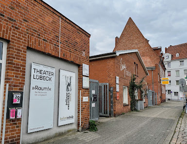 Wiebke Haass - Vinyasa Yoga ⋅ Ashtanga Yoga ⋅ Yin Yoga ⋅ Ayurveda ⋅ Frauenkreise ⋅ Yogastudio Lübeck -