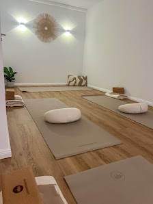 Blissflow Yoga - Nadine Bender