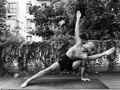 Ashtanga Yoga in Hamburg, Jake Bohner, Downward Cat Yoga