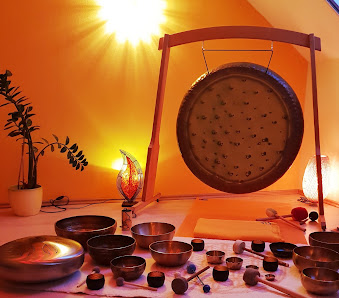 Yogamo, Yogakurse, Klang & Meditation mit Monique