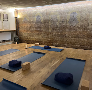 Om & Light Yoga