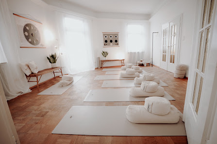 Yoga - Pilates - Coaching by Stephanie Muley