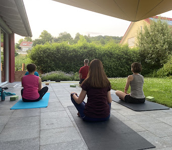 Yoga Im Mittel