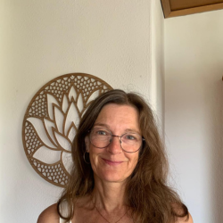 Sabine Beck – TraumaRelease Yoga