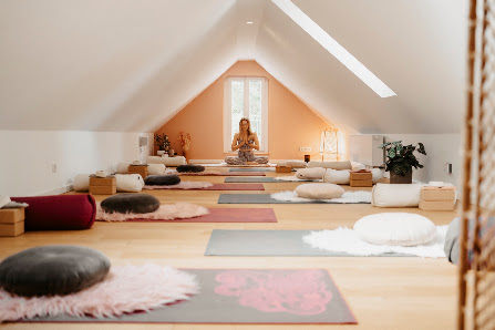 Yoga & Wohlfühlen mit Herz - Tatjana Selig