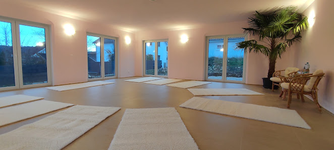 Simone Stoll - Yoga & Freie Atemschule