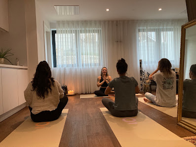 Mindful Moon | Yoga, Coaching & Female Health