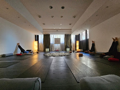 Yoga Team