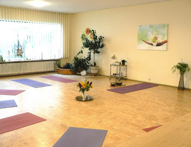 LEBE MIT YOGA