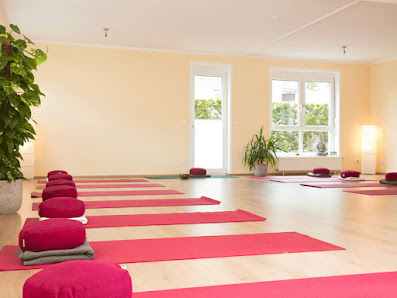 Marion Bröcking - YOGA STUDIO ANANDA
