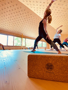 Yoga mit Mona Speziell Yoga auf dem Stuhl für Senioren