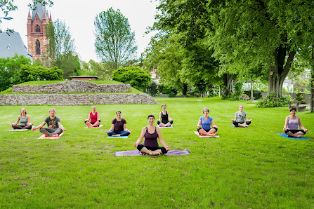 Yoga im Burgwald