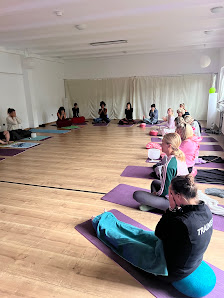 Die Turnfabrik - Krankenkassenkurse Pilates I Yoga I Bodywork Frauen & Kinder