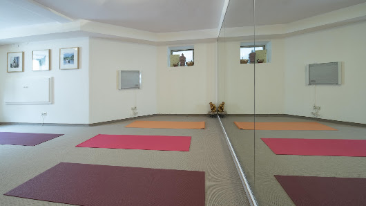 YOGA.Claudia Halbedel