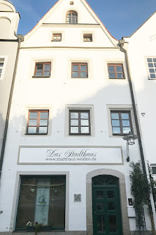 Gemeinwesen Yoga (English Studio)