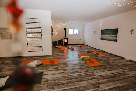 Körper Atem Seele YOGA - Michaela Pfütsch