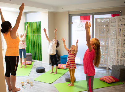 Yoga Retreats, Yoga Präsenz und Online Klassen mit Astrid Schönhense