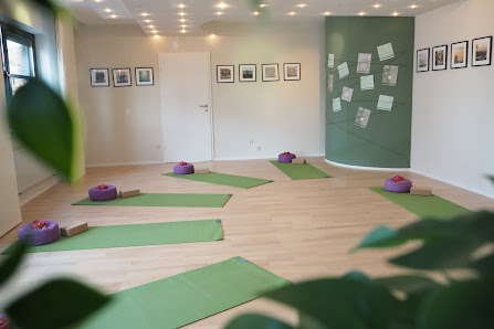 MADANA YOGA Daniela Wiegand