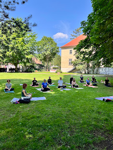 Yeah Yoga Schlosspark