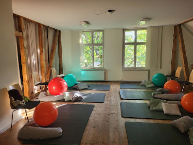 Schwangerschaftsyoga im Kavalierhaus | Caritas-Klinik Maria Heimsuchung Berlin-Pankow