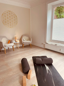 Tina Panknin | Psychologische Beratung & Psychotherapie (HeilprG) – Ayurveda Massagen, Yoga. Praxis | Hamburg Winterhude