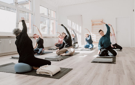Happy Elefant Yoga