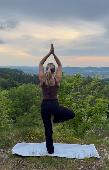 Loreenity.Yoga