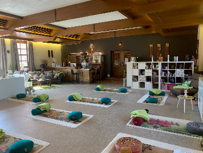 yogameetslove.com & akademie.yoga