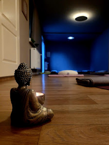 YogaRaum Santosha