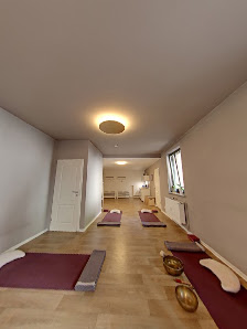 YogaRaum Santosha