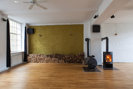 Yellow Yoga Studio Sonne