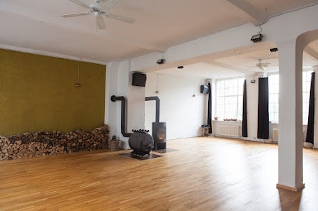 Yellow Yoga Studio Sonne