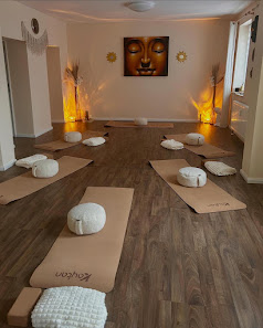 Brahman-Massagen, Yoga, Reiki