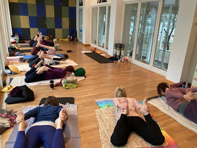 Kundalini und YinYoga & Yoga auf dem Stuhl