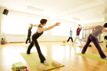 Bewegungsraum - Studio für ganzheitliche Körperarbeit, Yoga und Pilates