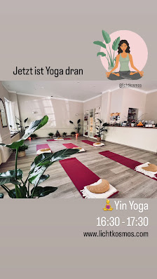 Lichtkosmos, Yoga und Café