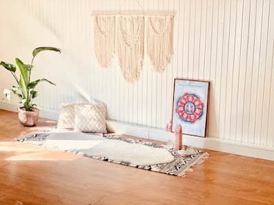 Caro Heilbut - Joti Devgeet - Online Kundalini Yoga und Meditation vor Ort in Hamburg Fuhlsbüttel